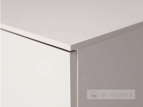 Masa de lângă pat a lui Lori 2.