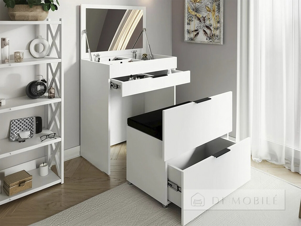 Tabelul de toaletă al lui May