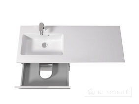 Bancul este suspendat deasupra maşinii de spălat Octavio 60-A