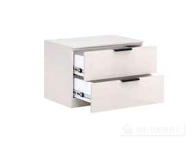 Masa de lângă pat a lui Lori 2.